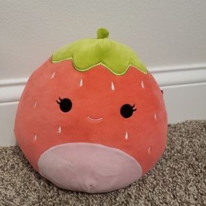 Strawberry Squishmallow "Scarlet"